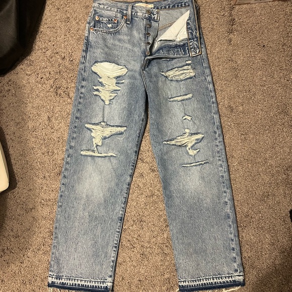 Levi's Women's Ribcage Straight Ankle Jeans, Light Indigo Destructed, 28 - Picture 4 of 6